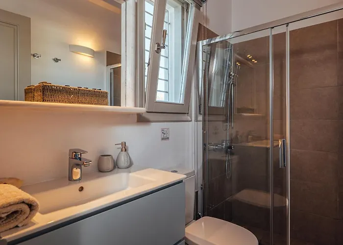 Aqua Villa Parasporos